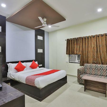 Oyo Flagship 19003 Hotel Rudra Mahal Ahmedabad Eksteriør bilde