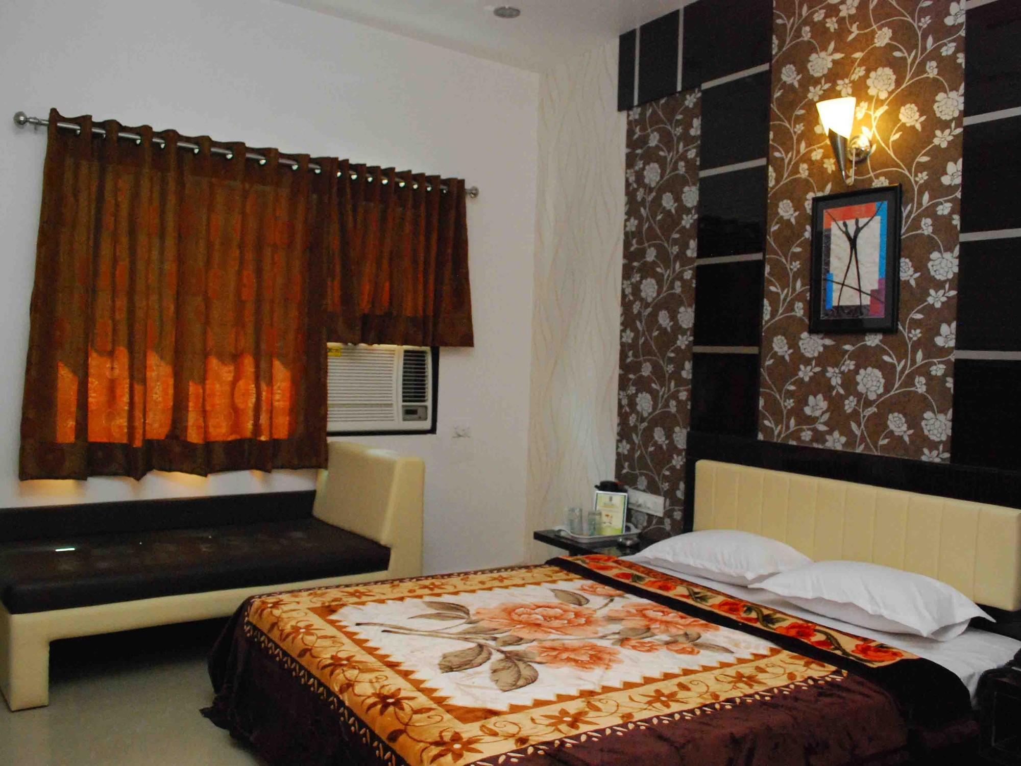 Oyo Flagship 19003 Hotel Rudra Mahal Ahmedabad Eksteriør bilde