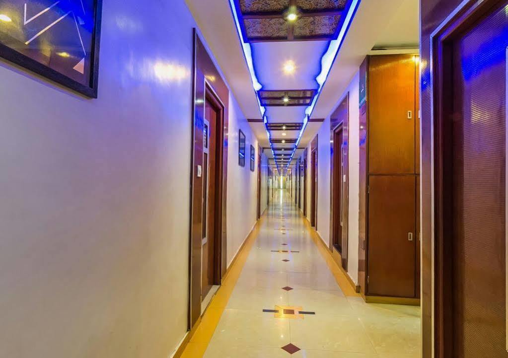 Oyo Flagship 19003 Hotel Rudra Mahal Ahmedabad Eksteriør bilde