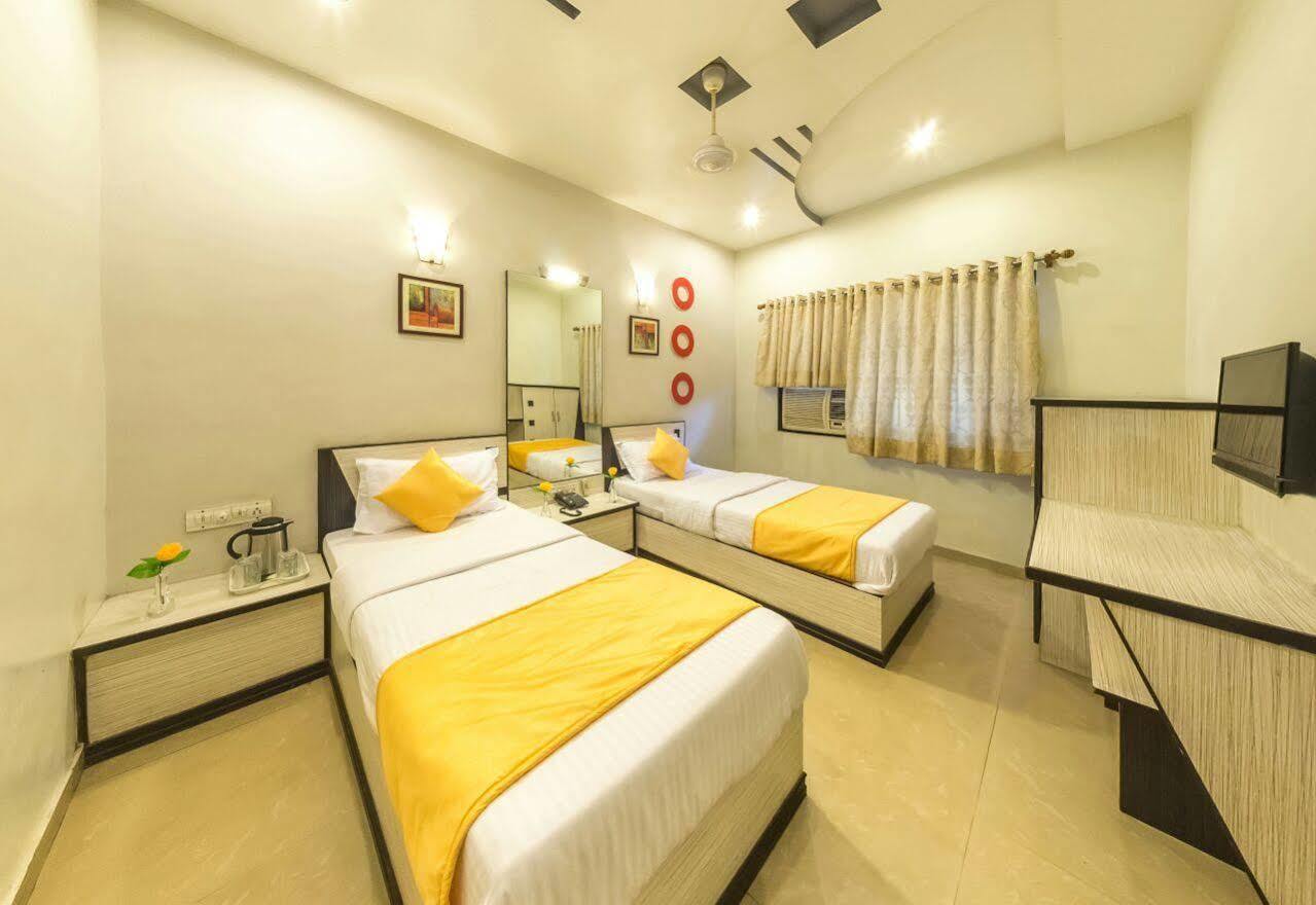 Oyo Flagship 19003 Hotel Rudra Mahal Ahmedabad Eksteriør bilde