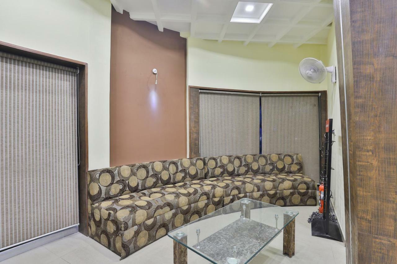Oyo Flagship 19003 Hotel Rudra Mahal Ahmedabad Eksteriør bilde