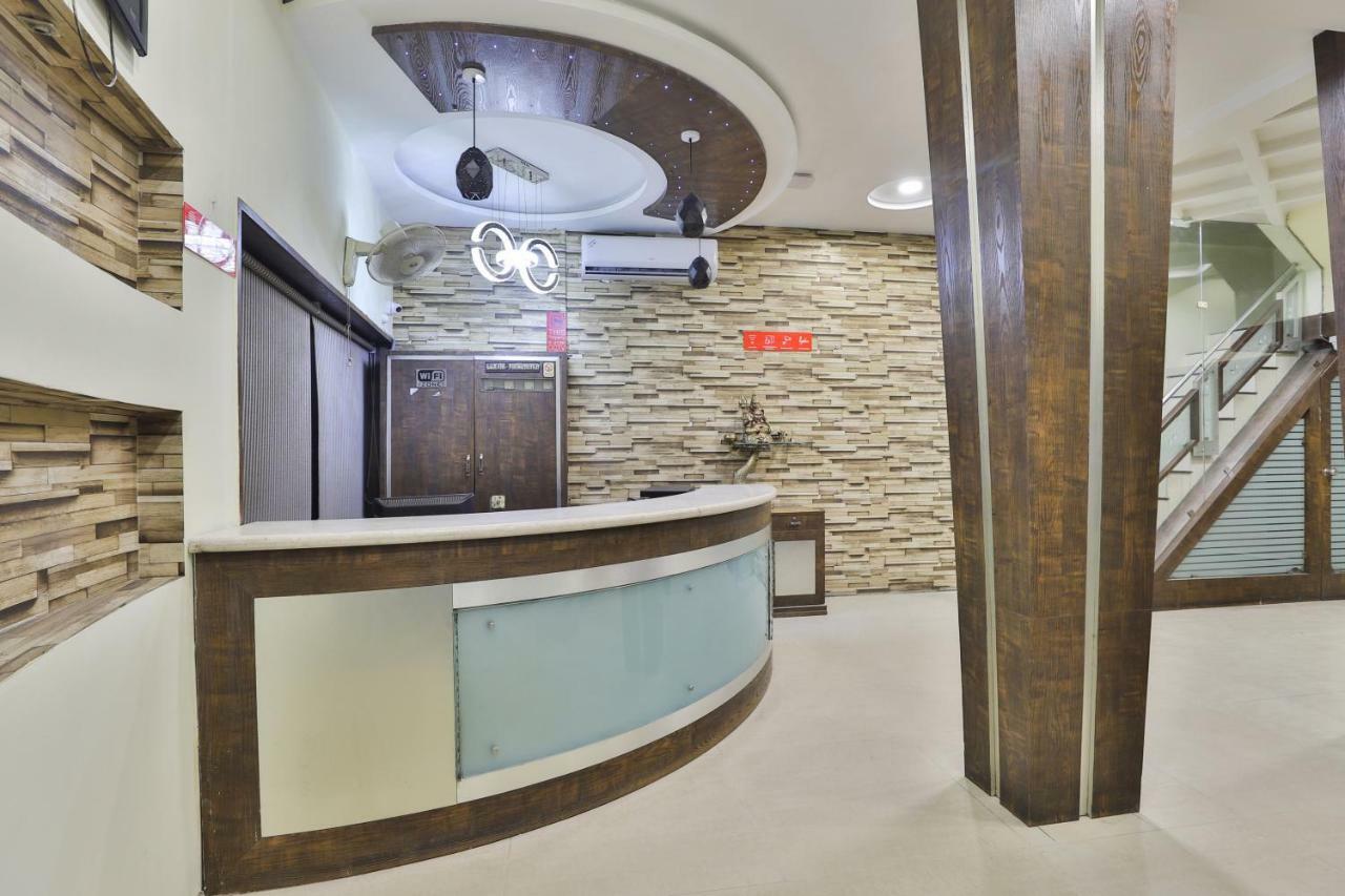 Oyo Flagship 19003 Hotel Rudra Mahal Ahmedabad Eksteriør bilde