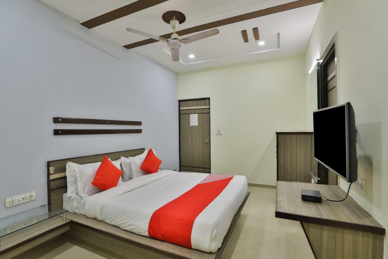 Oyo Flagship 19003 Hotel Rudra Mahal Ahmedabad Eksteriør bilde