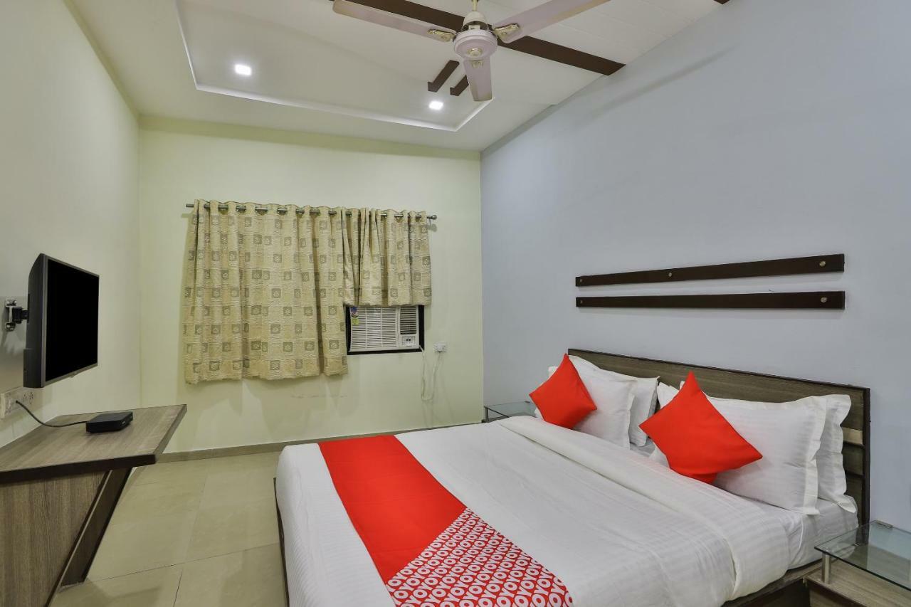 Oyo Flagship 19003 Hotel Rudra Mahal Ahmedabad Eksteriør bilde